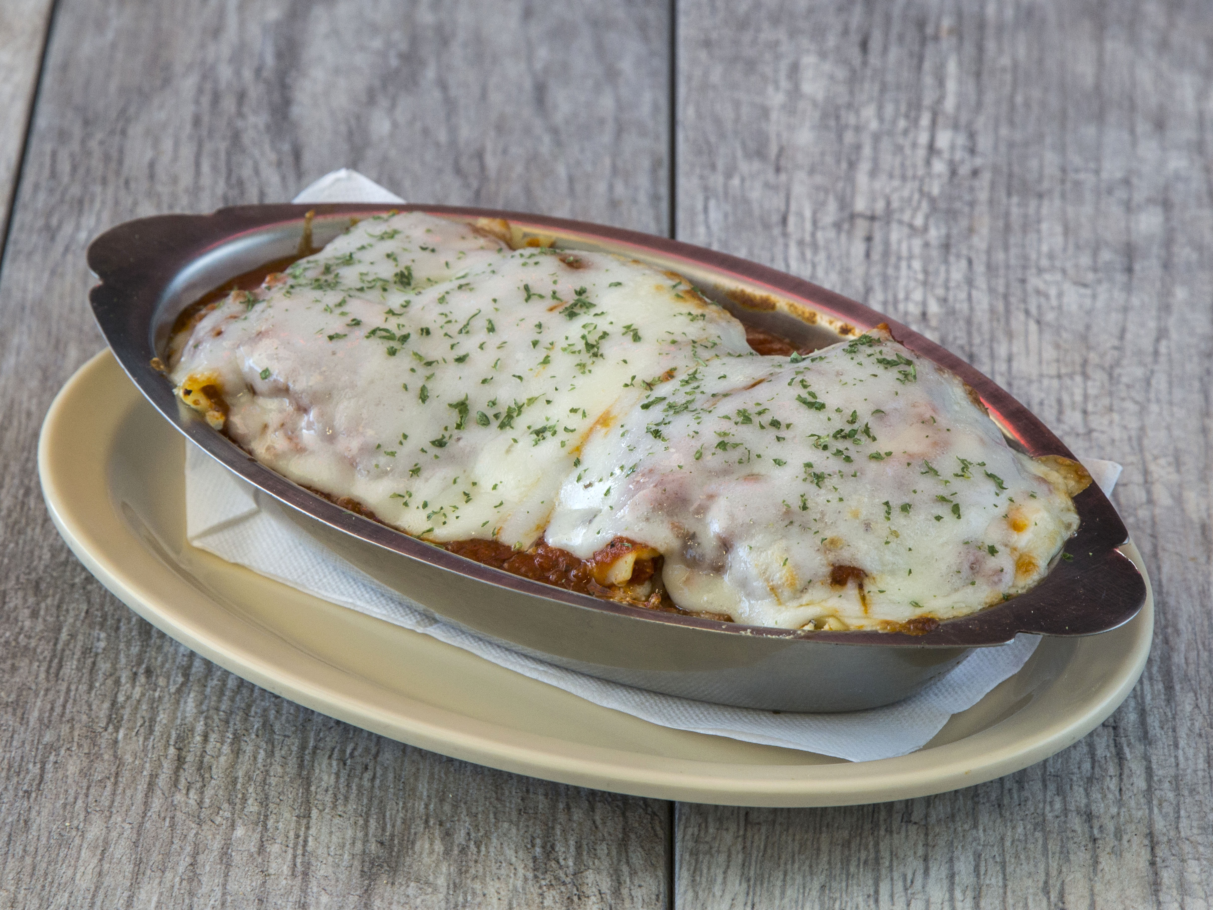 Order Lasagna  food online from Famous Ray's Pizza store, Glendale on bringmethat.com