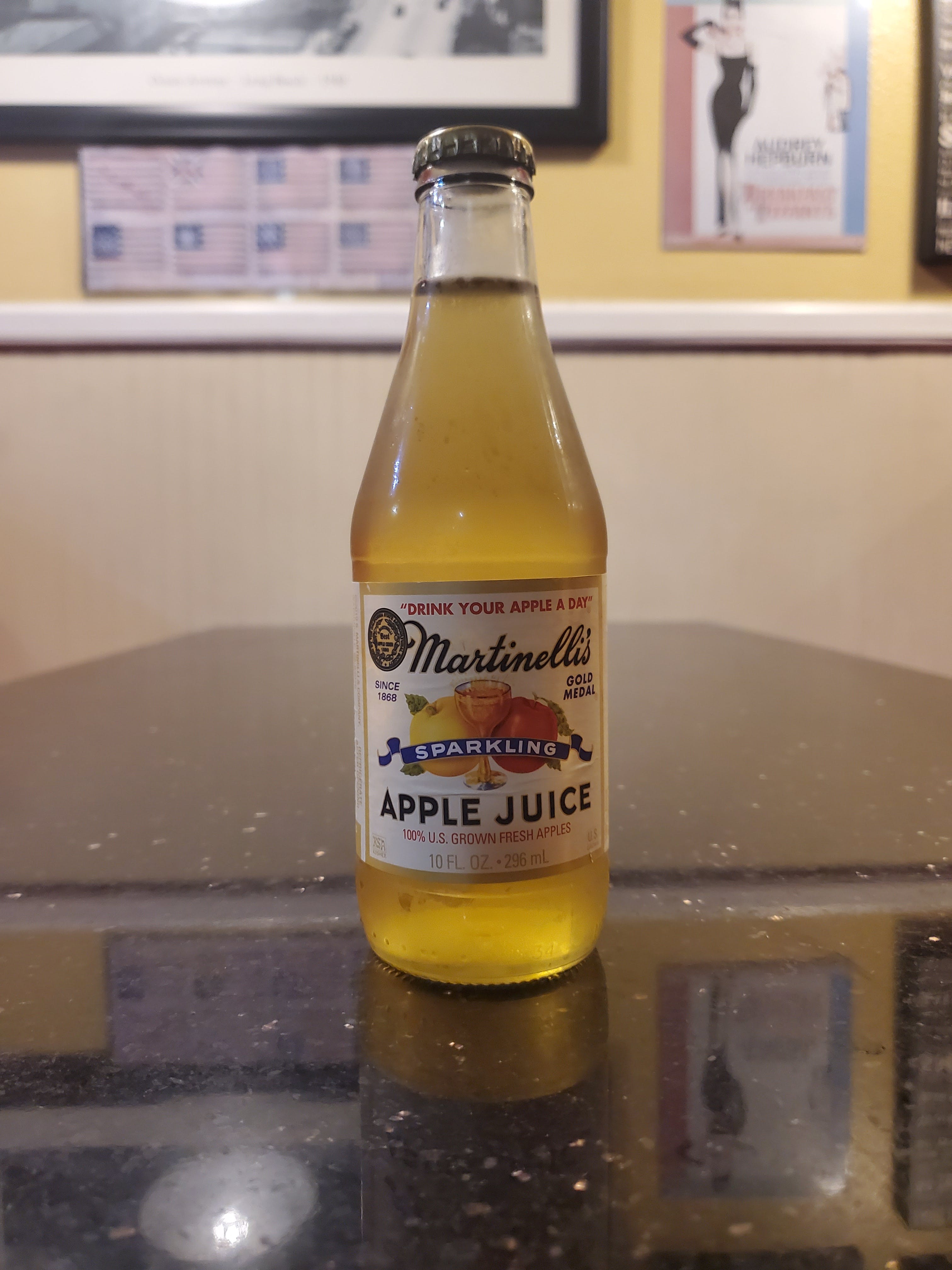 Order Sparkling Apple Juice - Beverage food online from Catalano's Pizza store, Long Beach on bringmethat.com