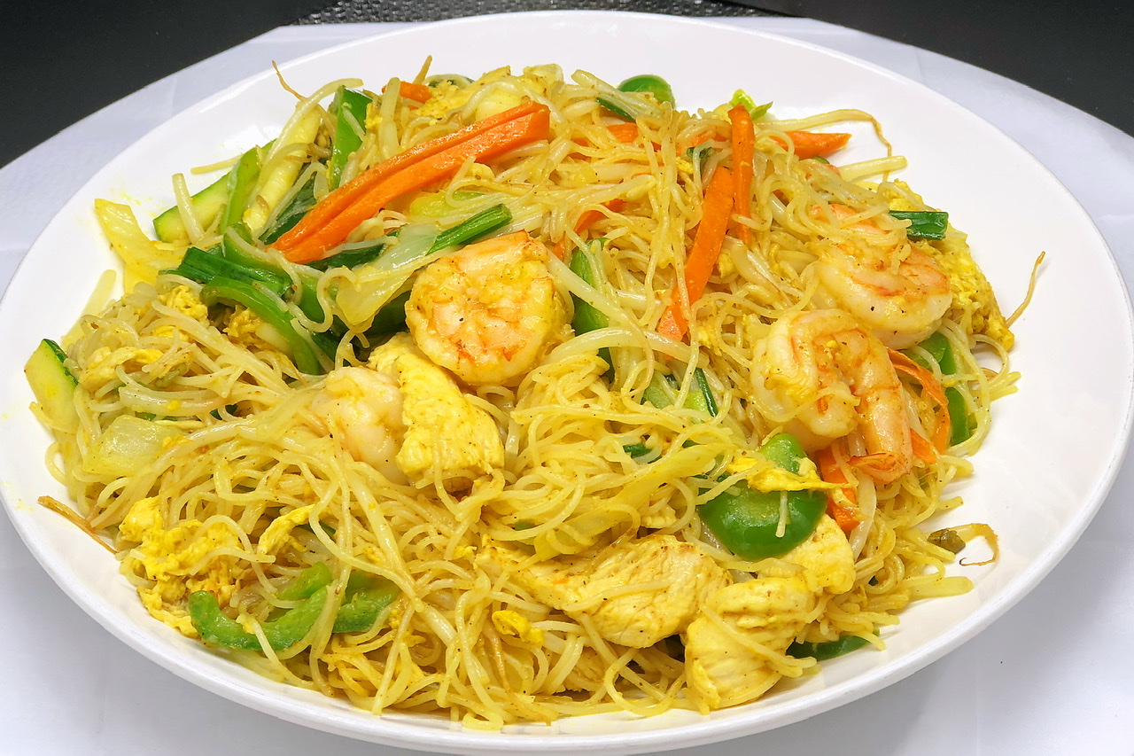 Order C15. Singapore Style Rice Noodle food online from Happy Wok Asian Corner store, Elmwood Park on bringmethat.com