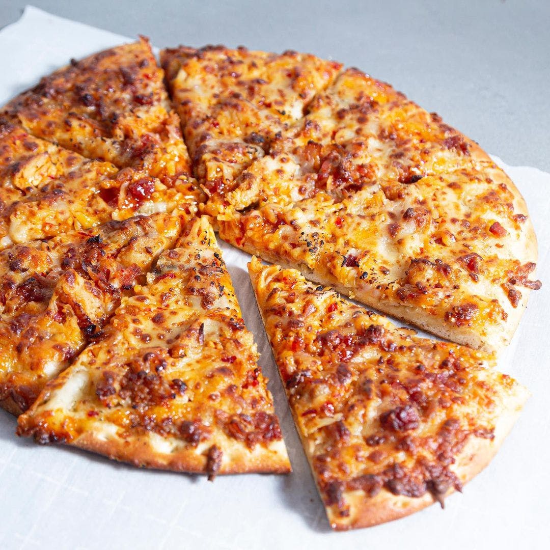 Order Kickin Chicken Keto Pizza - 10'' food online from Tenney's Pizza store, American Fork on bringmethat.com