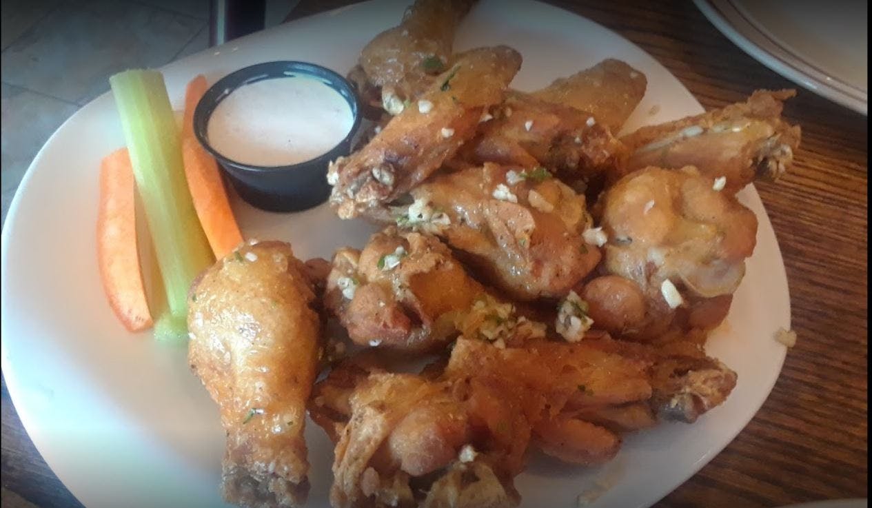 Order Chicken Wings - Appetizer food online from La Bella Pizza Bistro store, New Paltz on bringmethat.com
