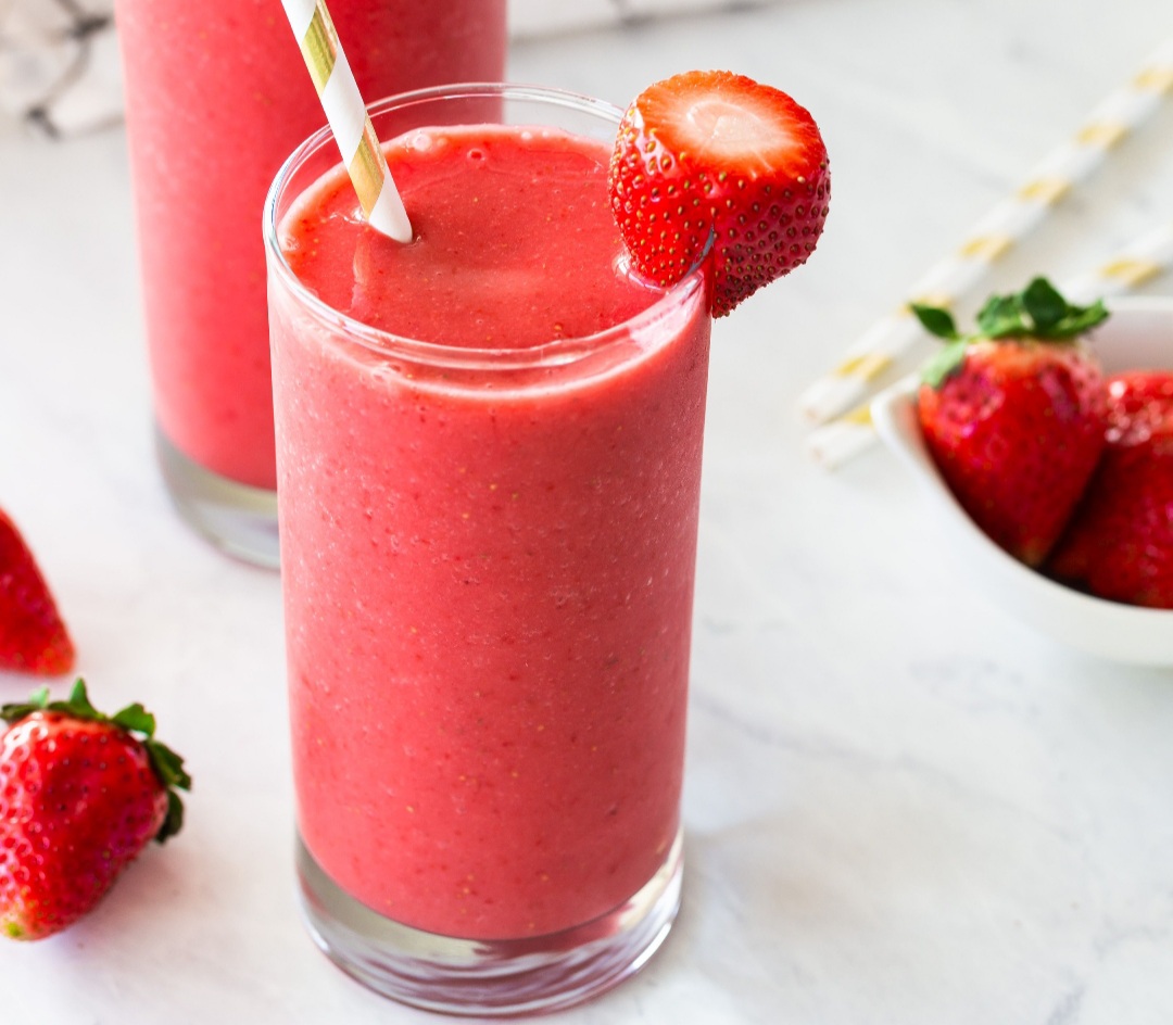 Order Strawberry Smoothie food online from Golden Eagle Diner store, Bronx on bringmethat.com