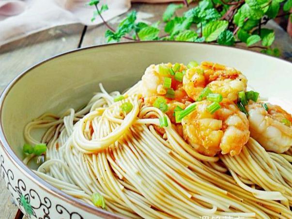 Order Scallion Shrimp Noodle 葱油虾拌面 food online from MomenTea store, New York on bringmethat.com