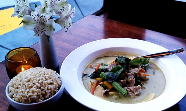 Order Green Curry food online from Rin's Thai Restaurant store, San Francisco on bringmethat.com