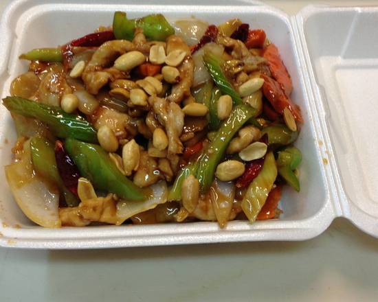 Order F5. Kung Pao Chicken 宫保鸡 food online from Jade Restaurant & Lounge store, Seattle on bringmethat.com