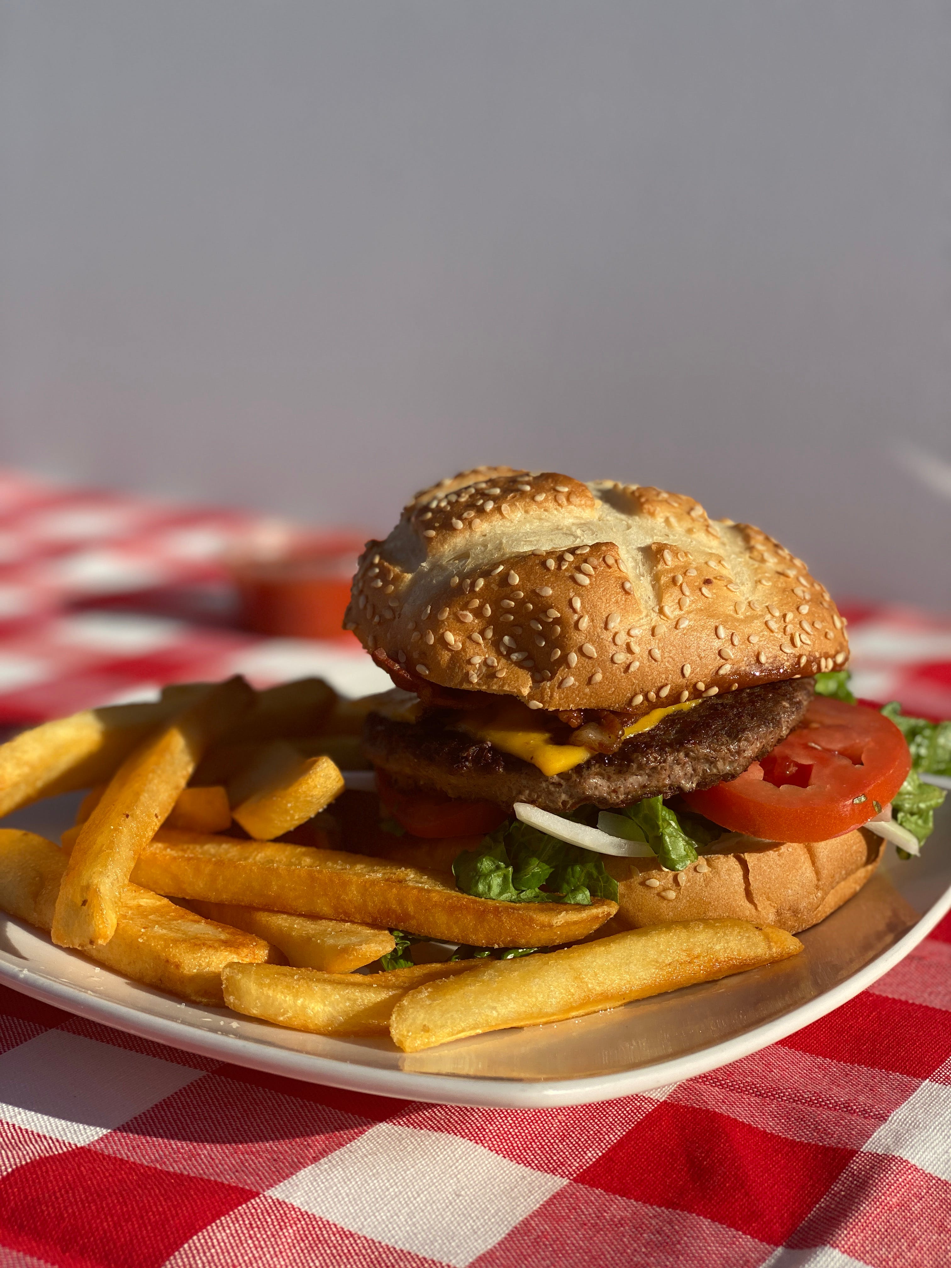 Order Cheeseburger - Burger food online from Magura Pizza store, Las Vegas on bringmethat.com