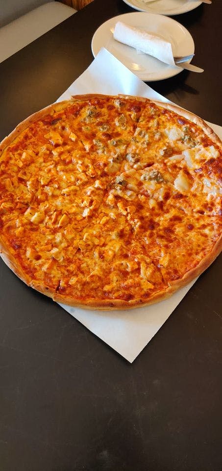 Order Clams Casino Pizza - Small 10'' (8 Slices) food online from Pizza House store, Bristol on bringmethat.com