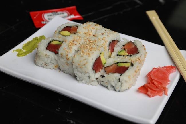 Order Zen Roll (8 pcs) food online from Sushi Obsession store, Vallejo on bringmethat.com