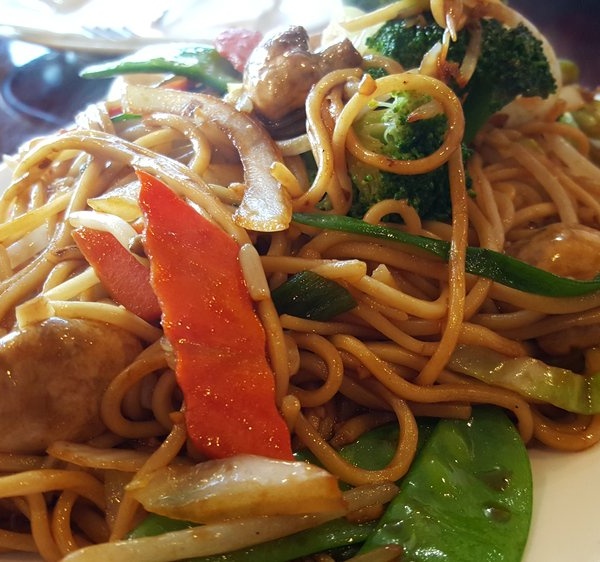 Order 150. Vegetable Chow Mein food online from Dragon King Restaurant store, Canoga Park on bringmethat.com