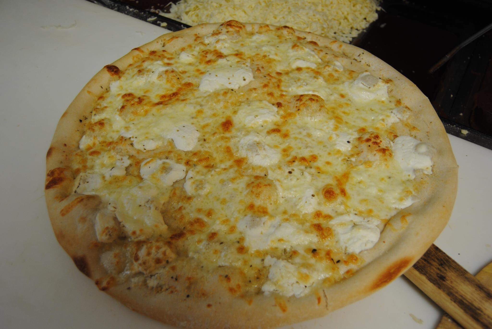 Order Bianco "White" Pizza food online from Fabrizio's Italian Restaurant & Pizza store, Ashland on bringmethat.com