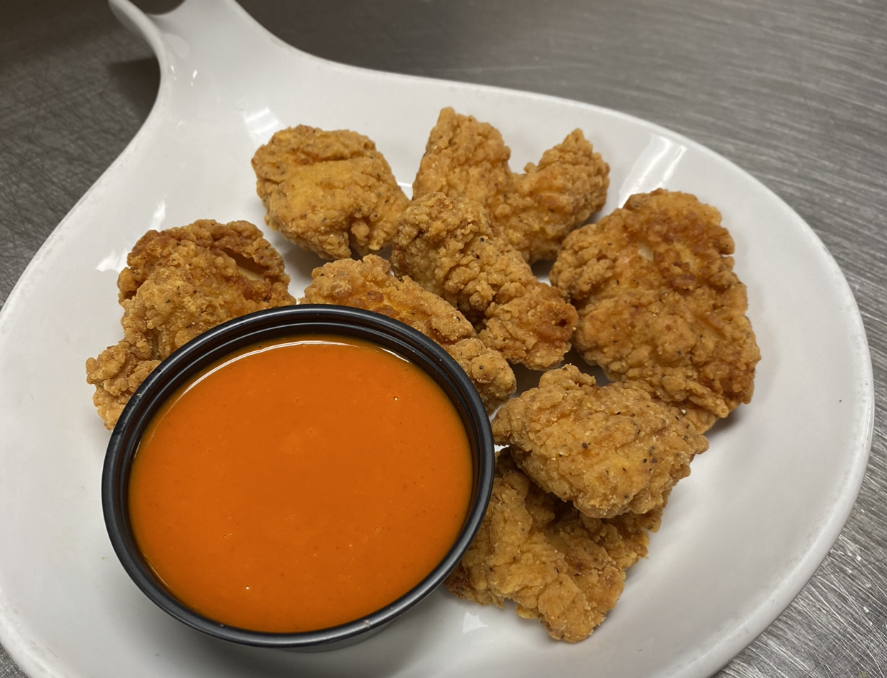 Order Boneless Chicken Wings food online from Beggars Pizza store, Chicago on bringmethat.com