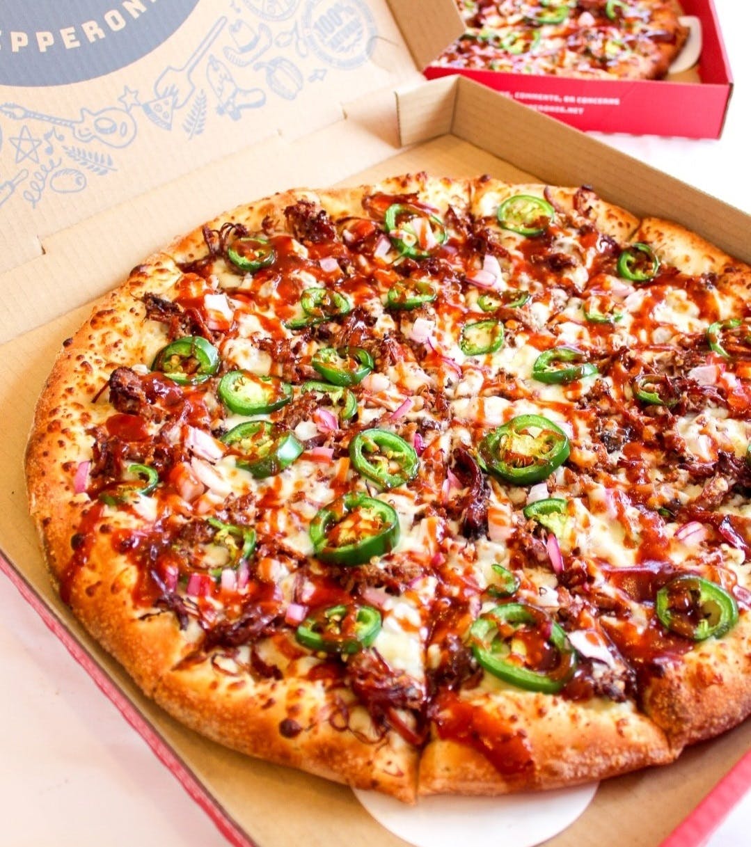 Order BBQ Chicken Pizza - Small 8" food online from Pepperoni's Pizza store, Rosenberg on bringmethat.com