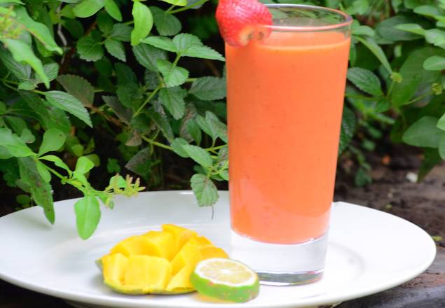 Order Strawberry Mango Smoothie food online from Nkwagala Café store, College Park on bringmethat.com