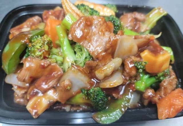 Order Szechuan Beef (Spicy) 四川牛 food online from Mr. Wonton store, Egg Harbor Township on bringmethat.com