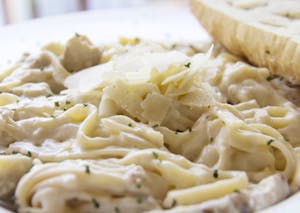 Order Fettuccine Alfredo with Grilled Chicken (1860) food online from Rosati's Pizza store, Chicago on bringmethat.com