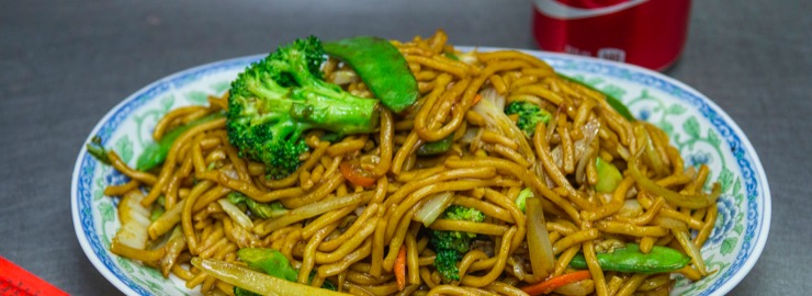 Order 48. Vegetable Lo Mein food online from Cheng's Kitchen store, New Britain on bringmethat.com