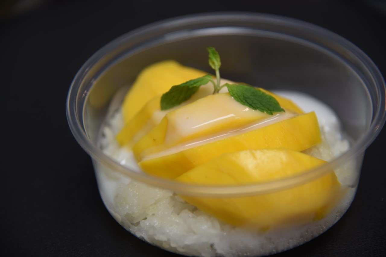 Order Mango and Sticky Rice food online from Mee Dee Thai Kitchen store, Los Angeles on bringmethat.com