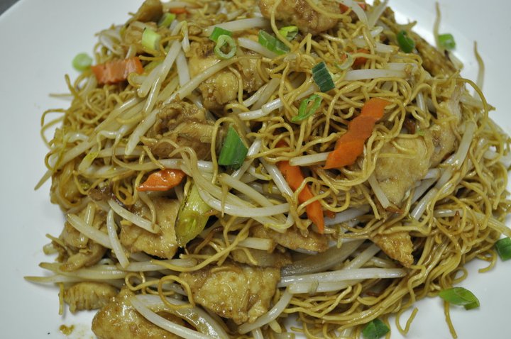 Order 101. Chicken Lo Mein food online from Wing Wah Lau store, Chicago on bringmethat.com