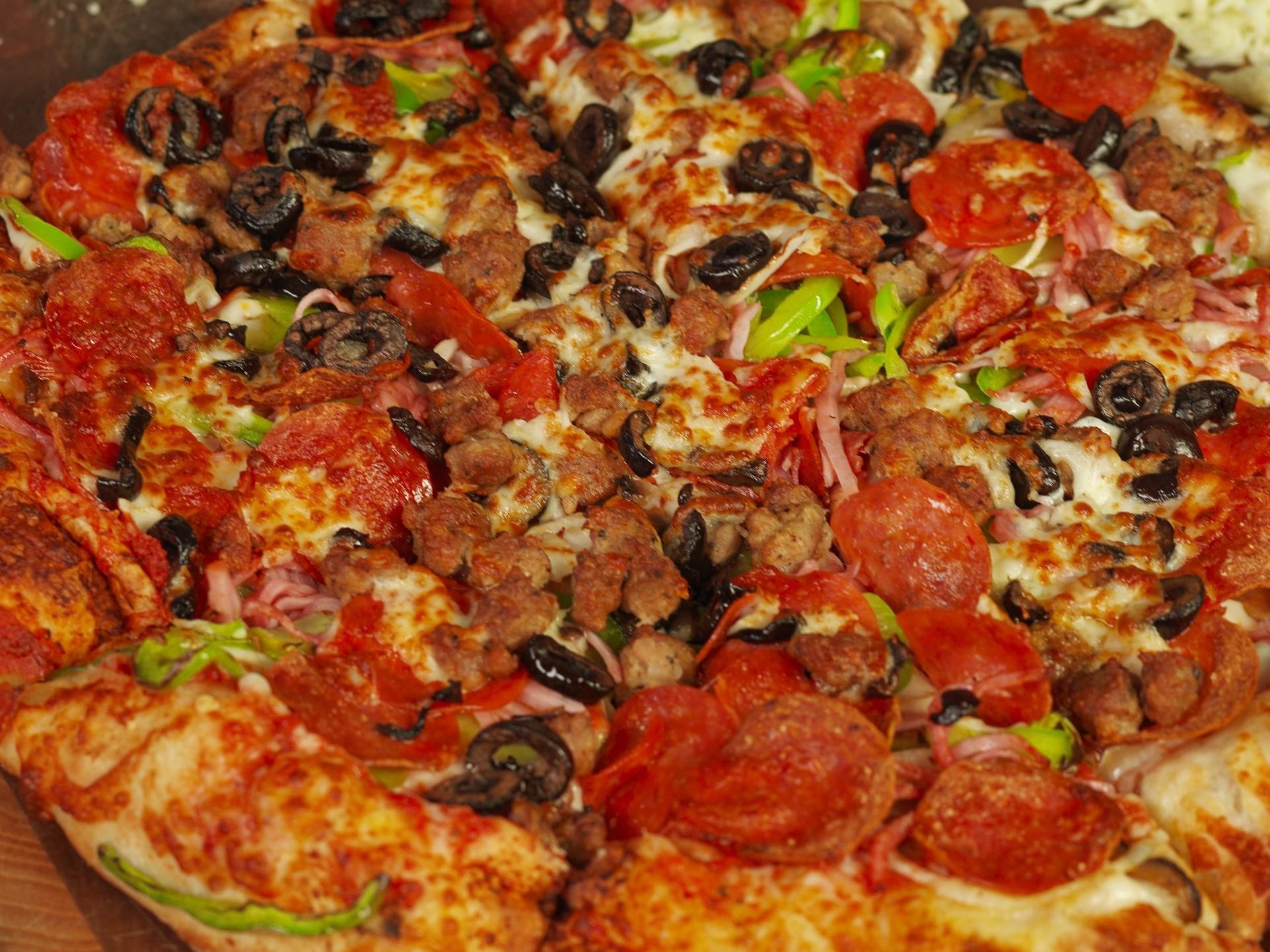 Order Small 14" Esperienza Pizza - 8 Slices food online from Vincenzo's Pizza Newhall store, Newhall on bringmethat.com