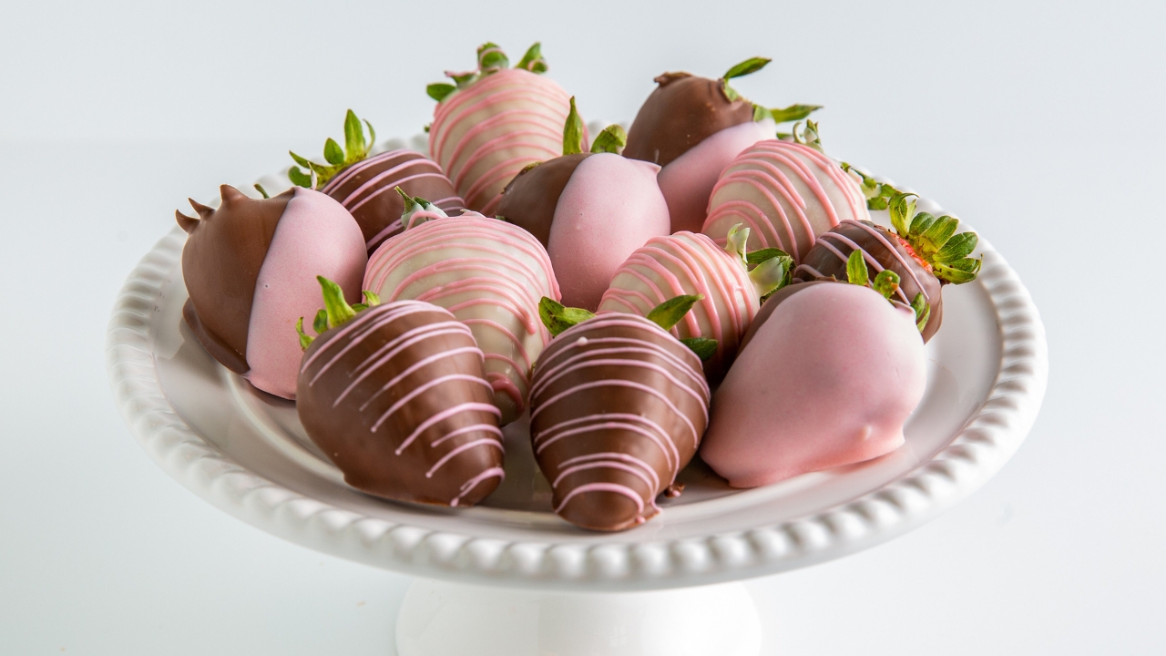Order Happy Mother's day (pinky) strawberry Gift box food online from Bash Treats store, Tustin on bringmethat.com
