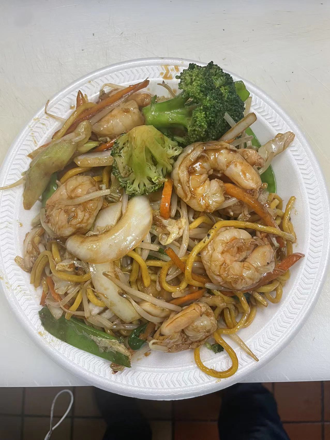 Order 83. Shrimp Lo Mein food online from See Thru Chinese Kitchen store, Chicago on bringmethat.com