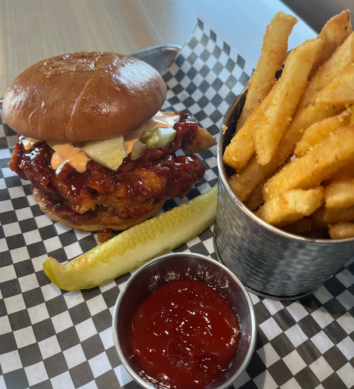 Order Nashville Hot Chicken Sandwich food online from Cast Plates & Pints store, Cave Spring on bringmethat.com