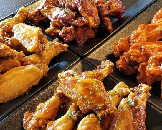 Order 18 Traditional Wings food online from Lookout Tavern store, Phoenix on bringmethat.com