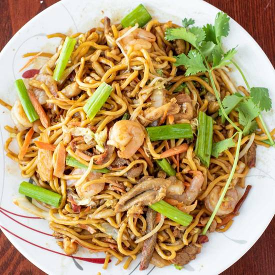 Order Vegetable Lo Mein food online from New China Express store, Westerville on bringmethat.com