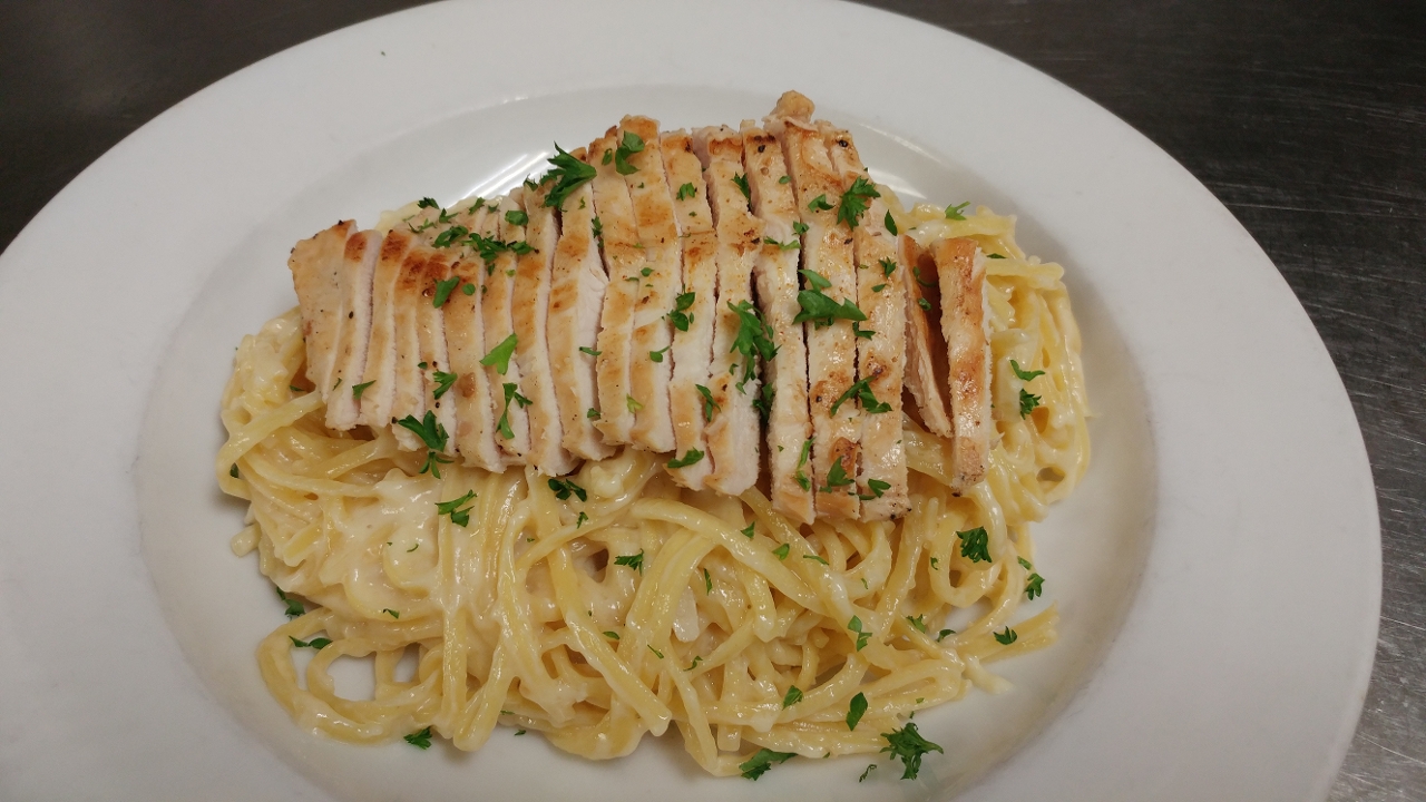 Order Chicken Alfredo food online from Sutton's store, Lexington on bringmethat.com