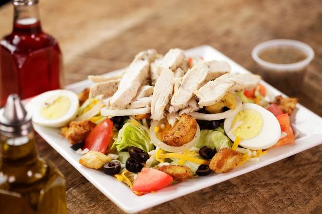 Order Grilled Chicken Salad food online from Zeppe's Pizzeria-Highland Hts store, Cleveland on bringmethat.com