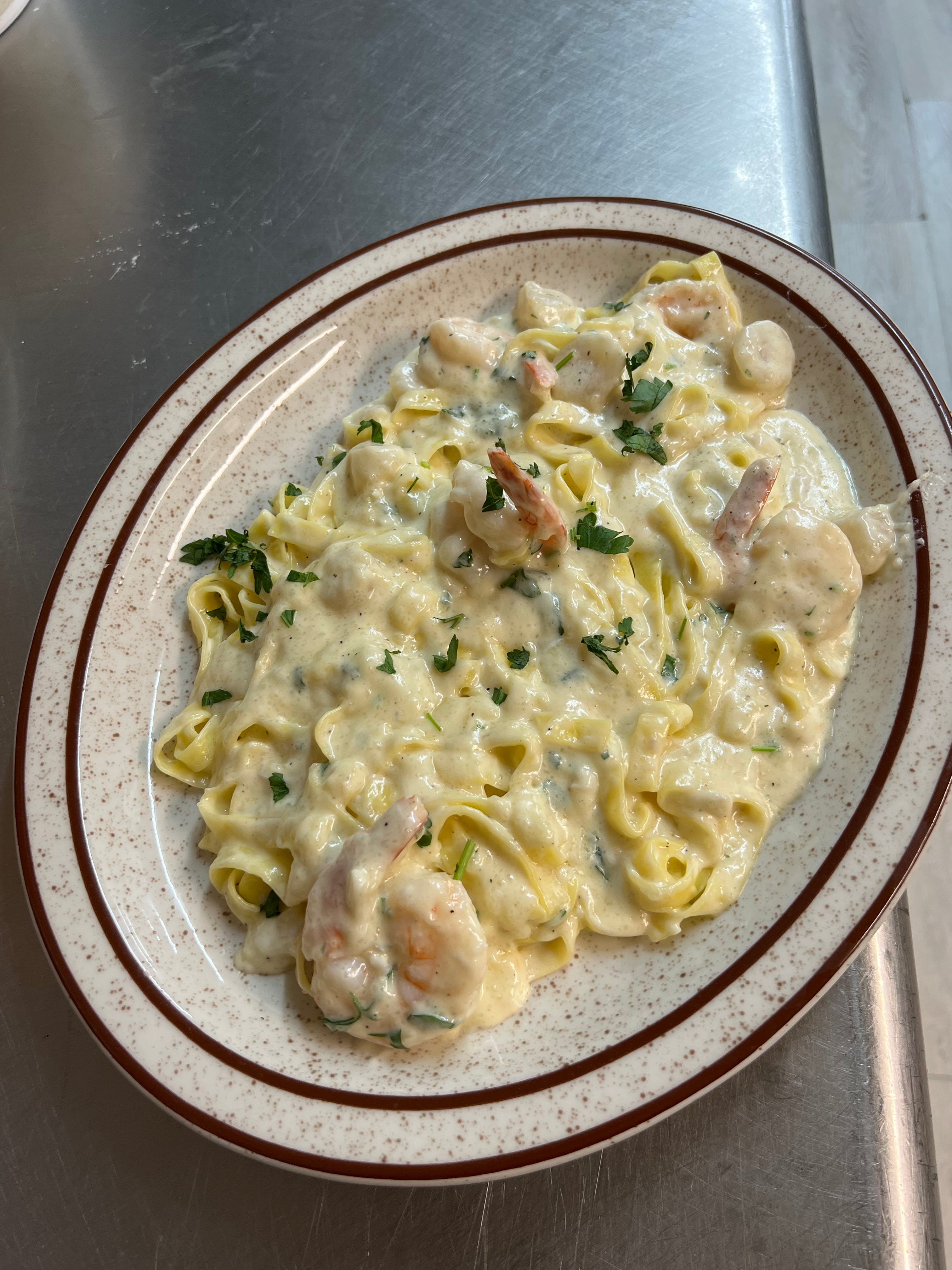Order Shrimp Alfredo with Linguini - Entree food online from Andre's Pizza store, Oxford on bringmethat.com