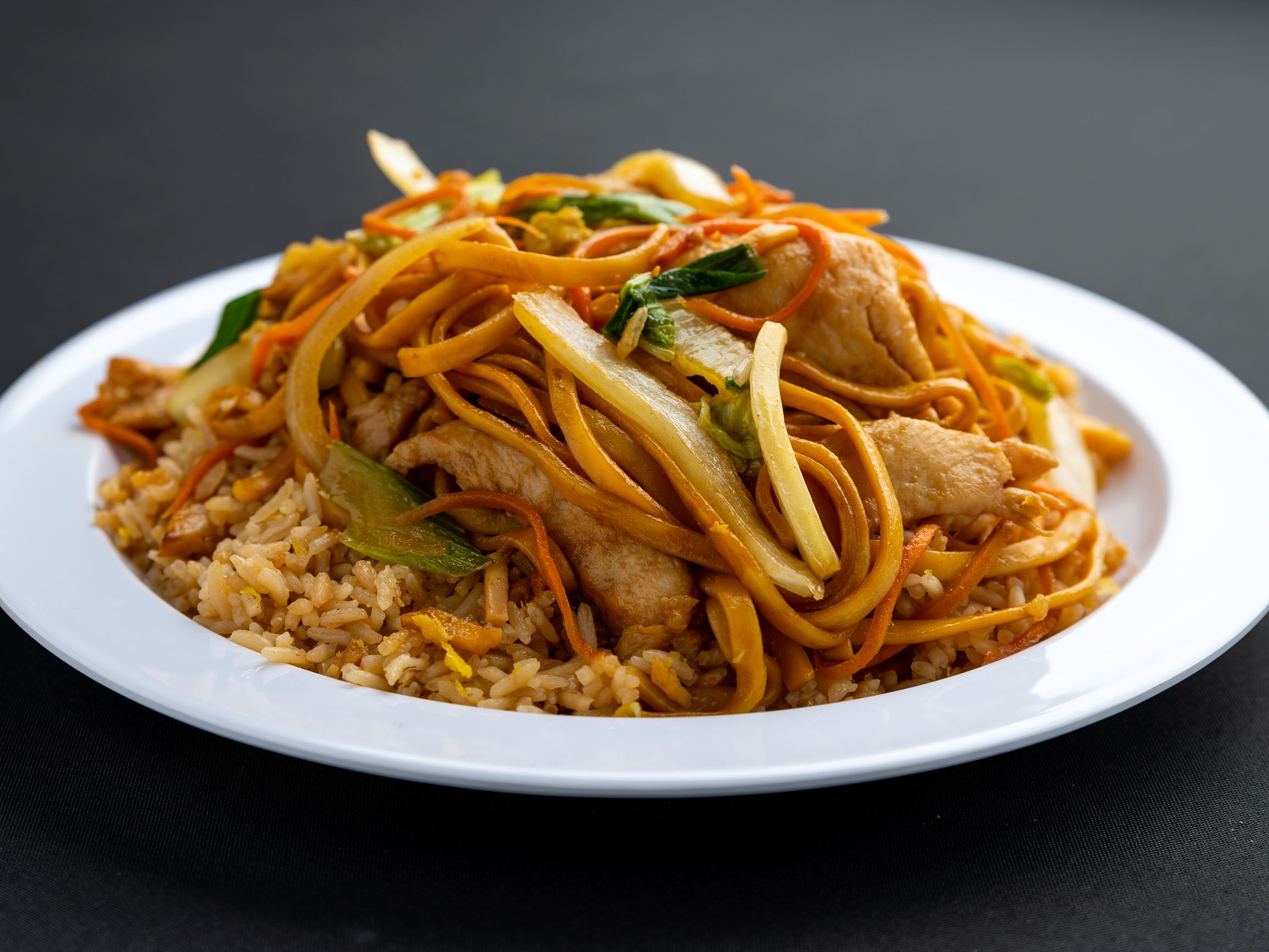 Order 025. Chicken Lo Mein food online from Huan Xi store, Milwaukee on bringmethat.com
