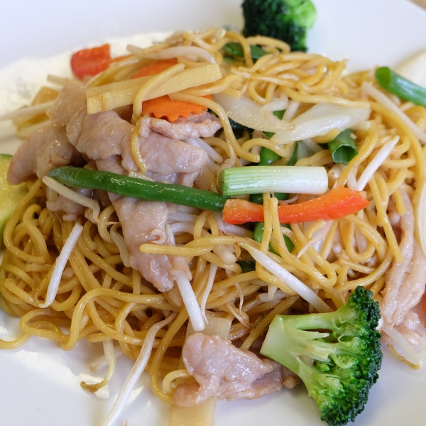 Order Lo Mein Noodle Dinner food online from Pho & Spice store, Waltham on bringmethat.com