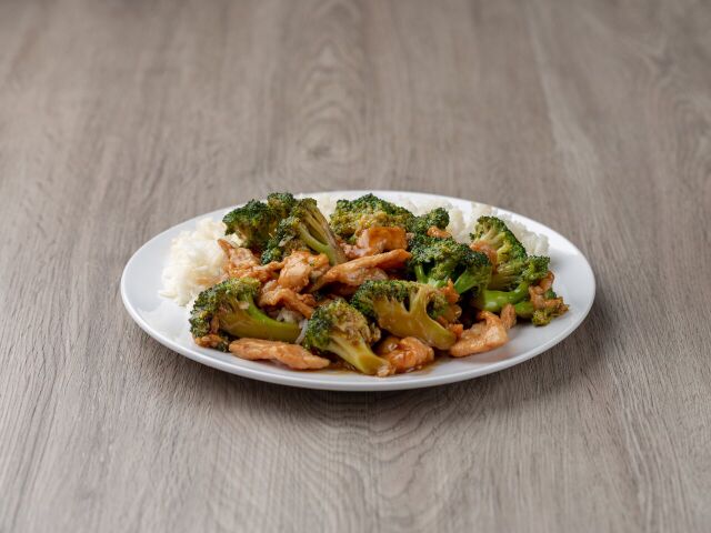 Order L6. Chicken with Broccoli Lunch Combo food online from Suxian Asian store, Tucker on bringmethat.com