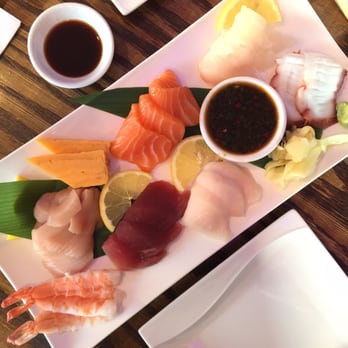 Order Sashimi Deluxe food online from Blowfish Contemporary Sushi store, Chicago on bringmethat.com