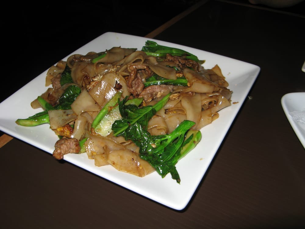 Order 105. Vegetarian Pad See Ew food online from Nine & Nine Thai Kitchen store, Pasadena on bringmethat.com