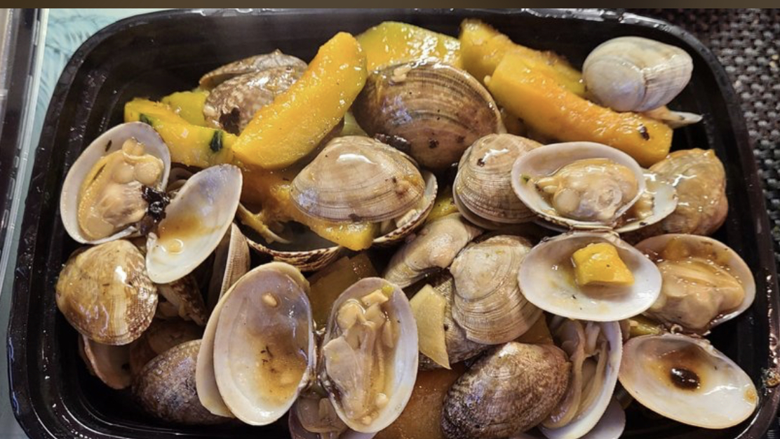 Order 60. Pumpkin and Clams with Black Bean Sauce豉汁南瓜炒蜆 food online from Cheung Hing Restaurant store, South San Francisco on bringmethat.com