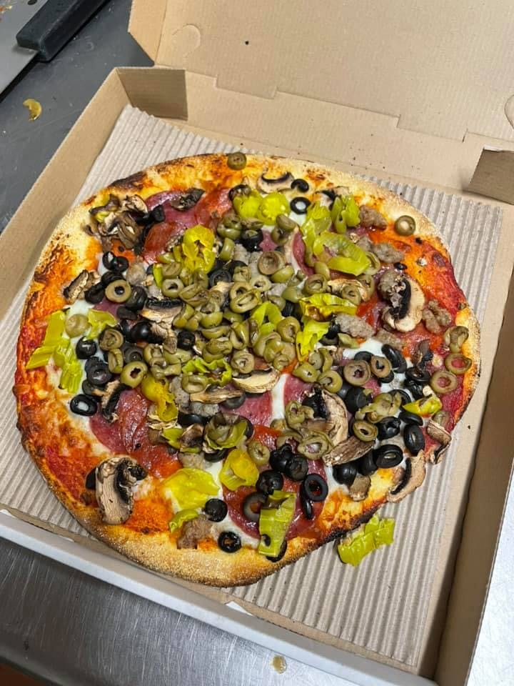 Order Dean's Special Pizza - Small 10" food online from Woodbridge Pizzeria store, Woodbridge on bringmethat.com
