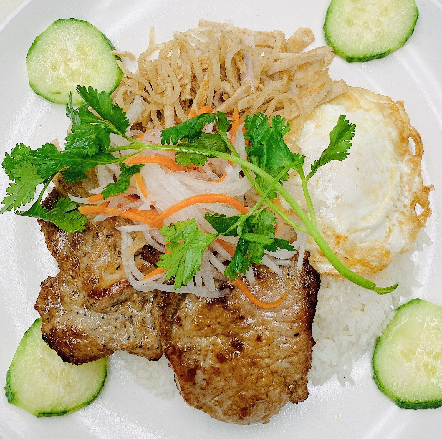 Order C8. Com Dac Biet Plate food online from Pho Saigon store, Youngstown on bringmethat.com