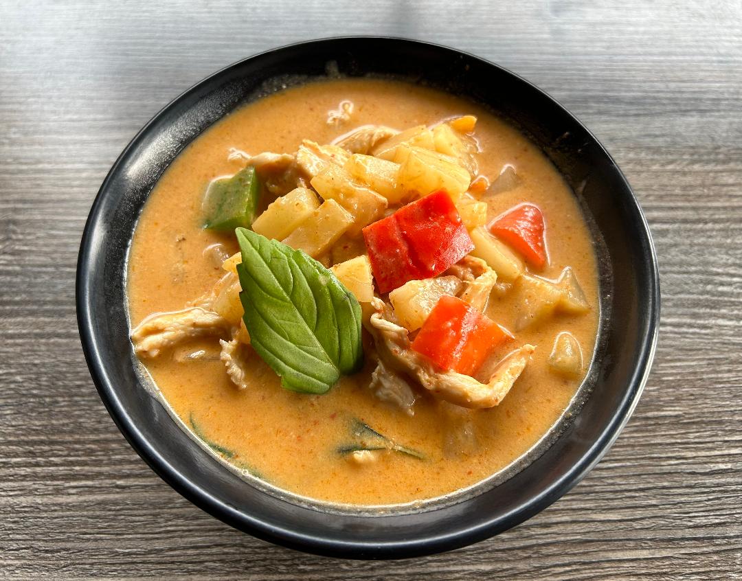 Order Pineapple Curry food online from Khaosan Thai Street Food store, Woodland Hills on bringmethat.com