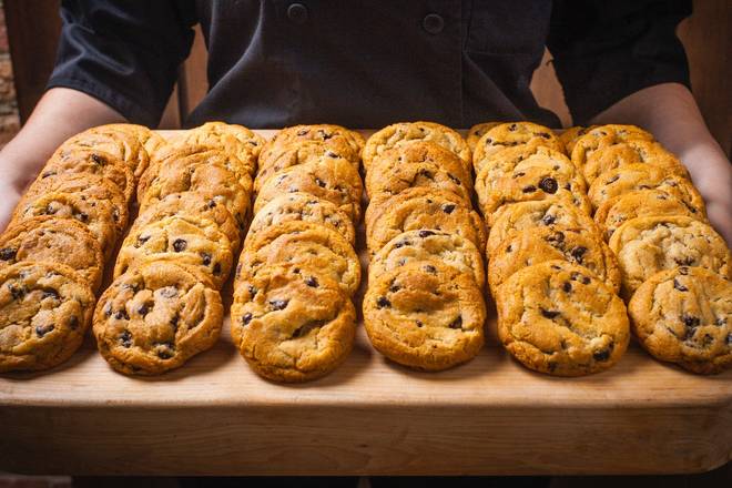 Order Chocolate Chip Cookies food online from Pinstripes store, Chicago on bringmethat.com