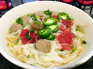Order 146. Vietnamese Pho Noodle Soup 越南清汤牛肉粉 food online from Jade Garden store, Lawrence on bringmethat.com