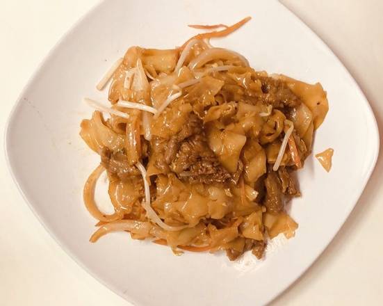 Order Beef Chow Fun（干炒牛河） food online from 5 Grains rice store, Harrison on bringmethat.com