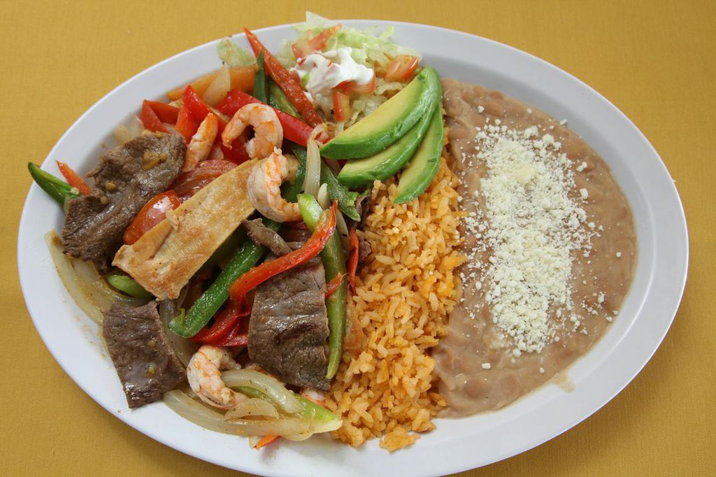 Order Fajitas Mix Plato food online from Playa Las Tunas Restaurant store, Los Angeles on bringmethat.com