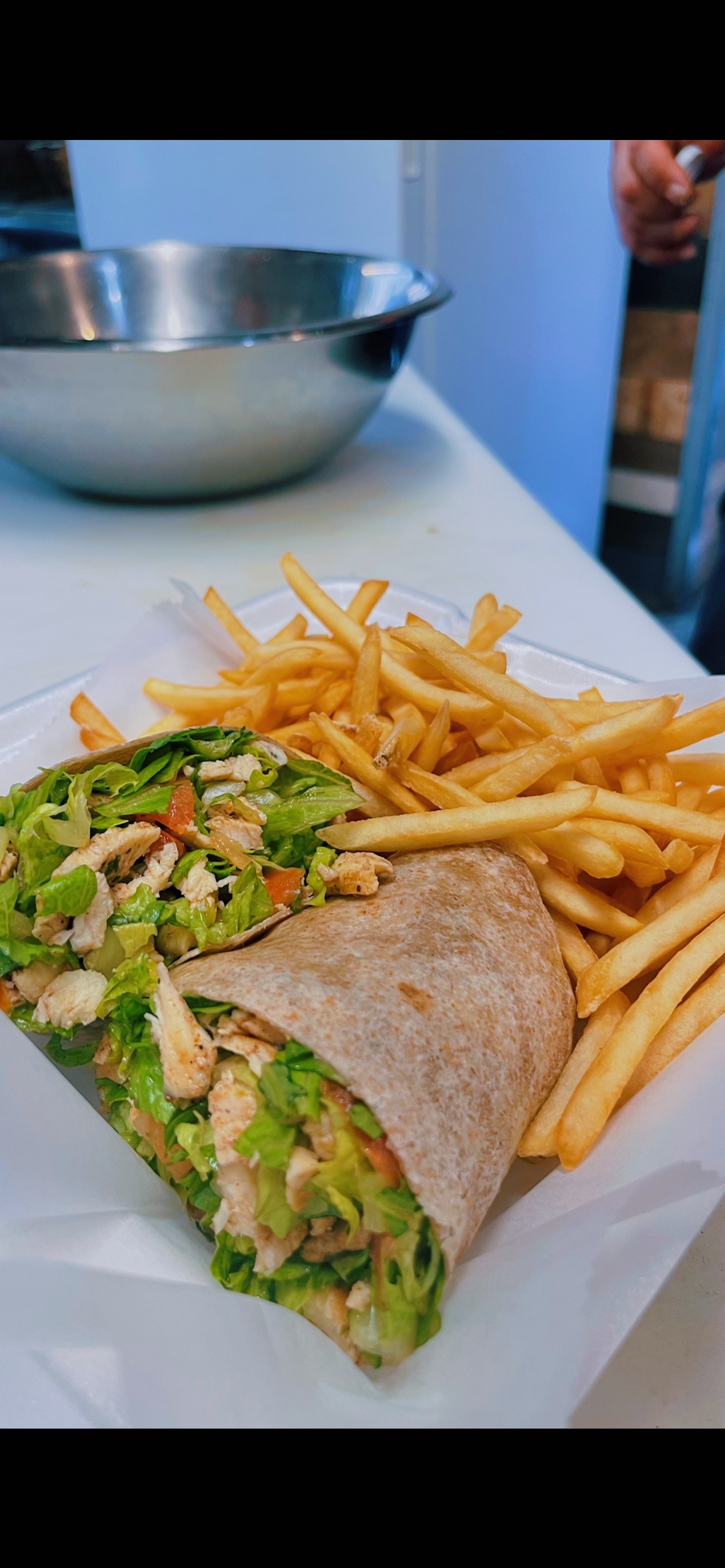 Order Grilled Chicken Wrap food online from Avenue Pizza store, Bloomfield on bringmethat.com