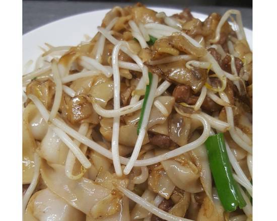 Order Dry Beef Chow Funs food online from Dragon River Restaurant store, San Francisco on bringmethat.com
