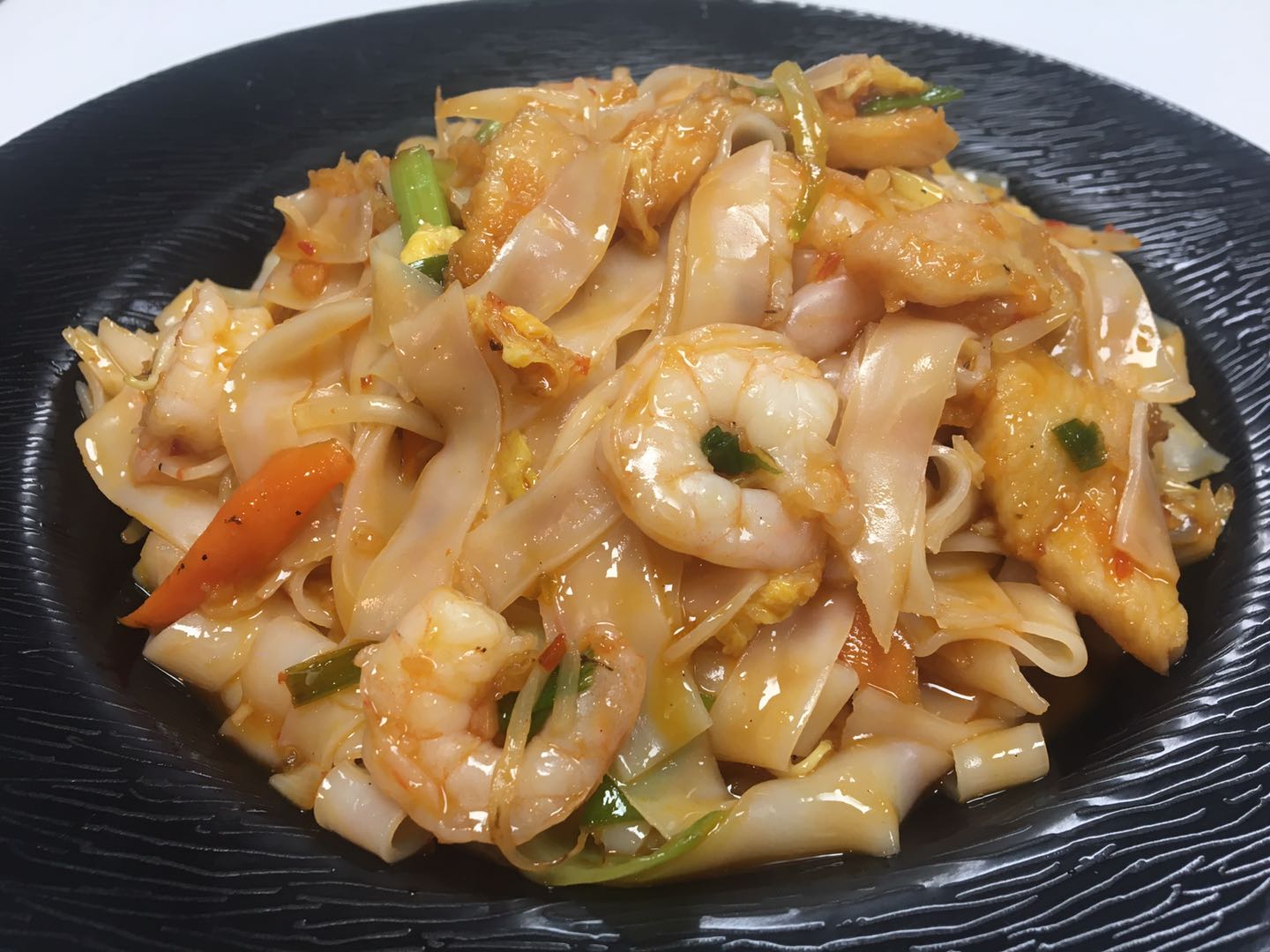 Order 101. Pad Thai Noodle food online from Mandarin Chinese Cuisine store, Covina on bringmethat.com