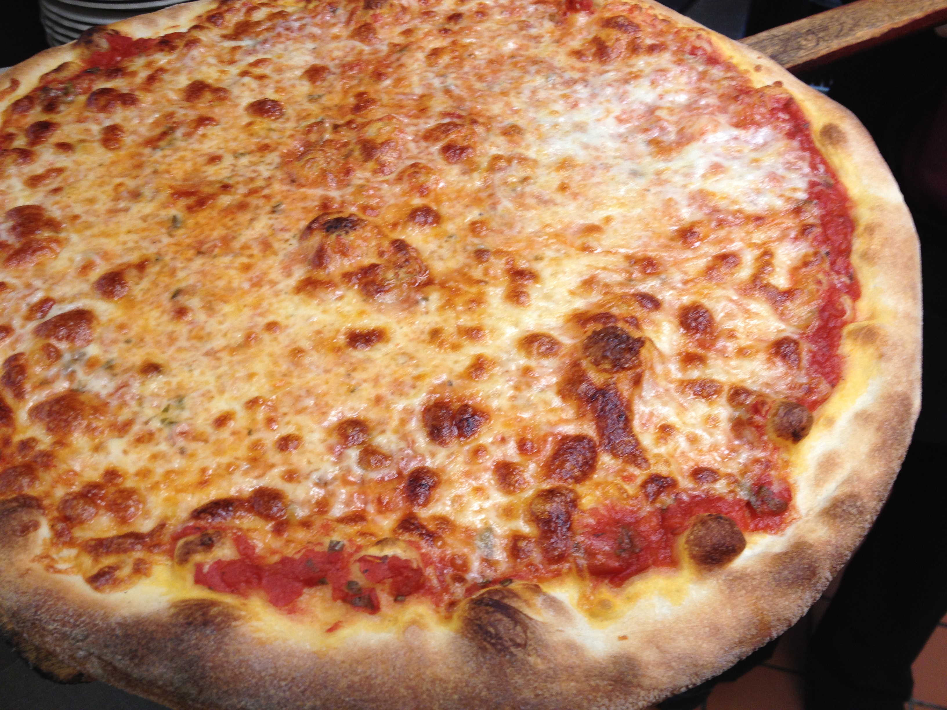 Order  16" Cheese Pizza  food online from Illianos Grill store, Norwich on bringmethat.com