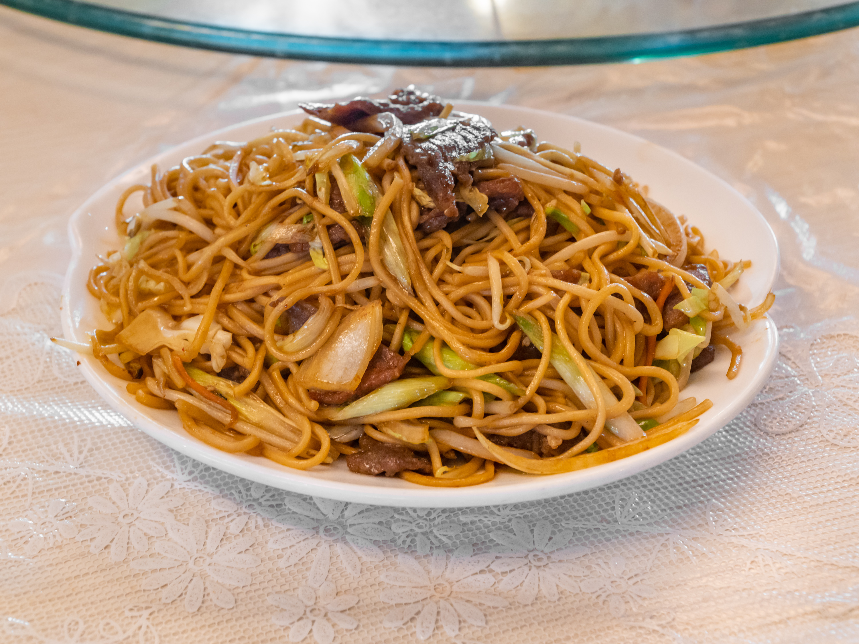 Order 131. Beef Chow Mein food online from Oriental Chinese Restaurant store, La Habra on bringmethat.com