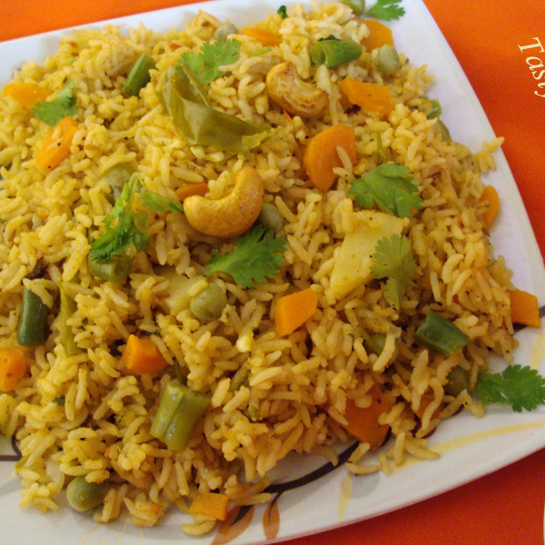 Order Vegetable Biryani food online from Taj Mahal Indian Restaurant store, Dallas on bringmethat.com
